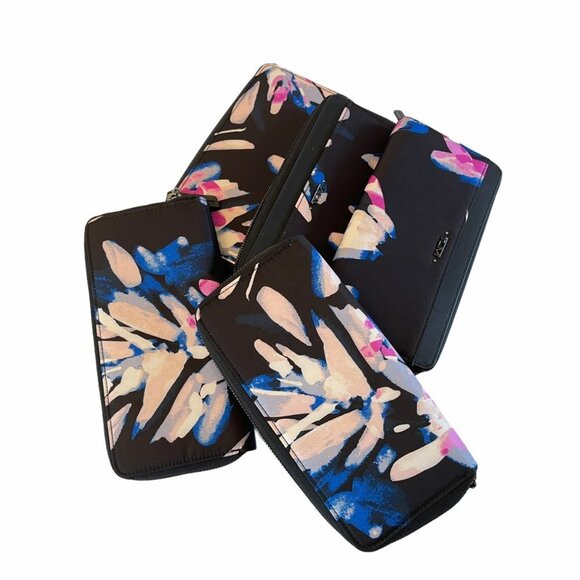 Tumi Himalayan Print  Women's Zip Around Wallet - Picture 10 of 11